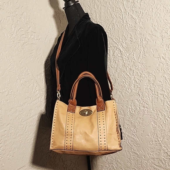 Black rivet stud shoulder bag - Picture 1 of 12